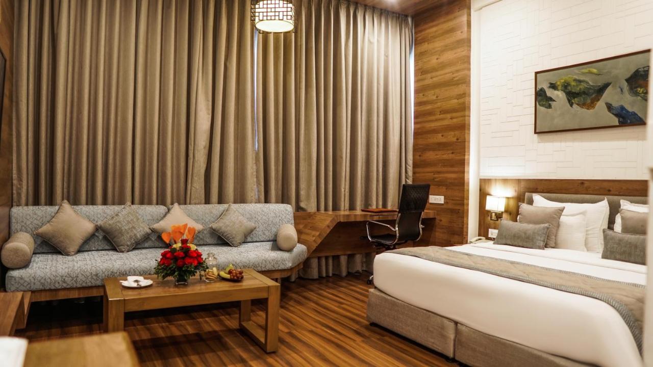 Hotel Centre Point Нагпур Экстерьер фото