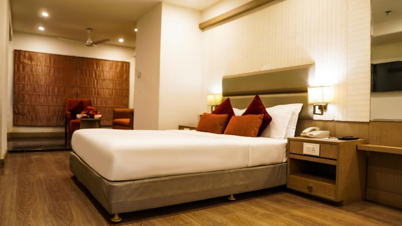 Hotel Centre Point Нагпур Экстерьер фото