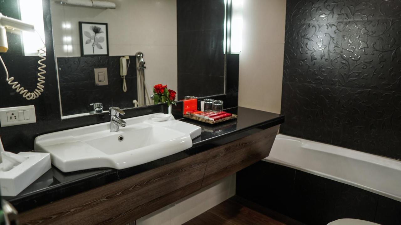 Hotel Centre Point Нагпур Экстерьер фото